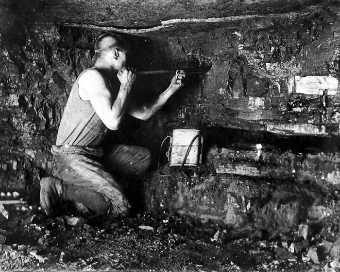 Coalface worker 1920