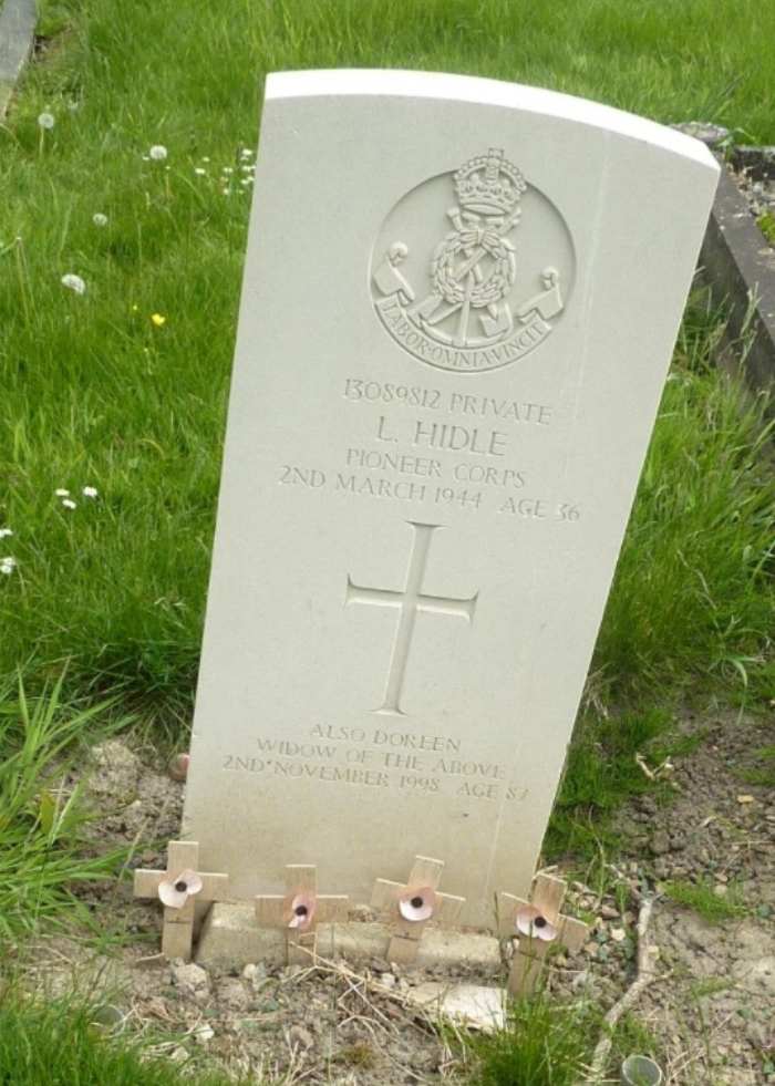 Lewsi Hidle grave in Horbury Cemetery