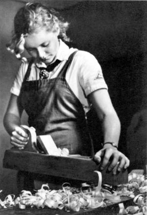 WW1 lady woodworker